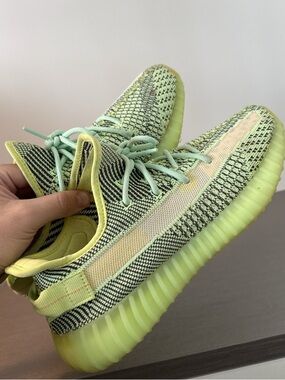 Yeezy Boost 350 V2 Semi-Frozen Yellow Mint